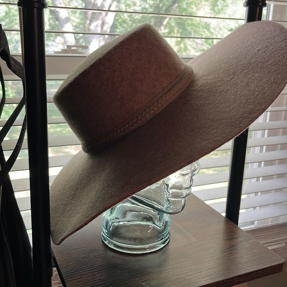 Wool hat - Picture 2 of 3